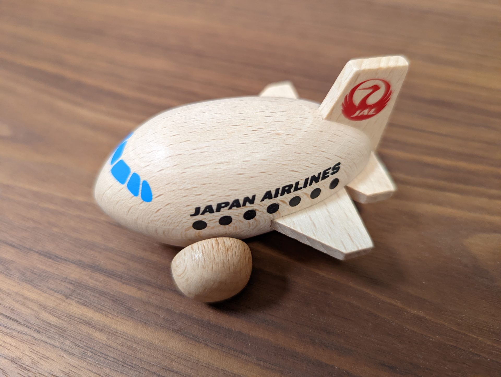 JALの木の飛行機のおもちゃ